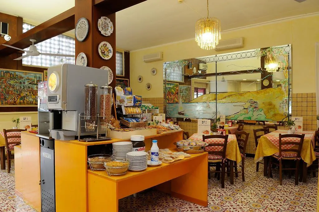 Hotel Puntabella Varazze 2*,